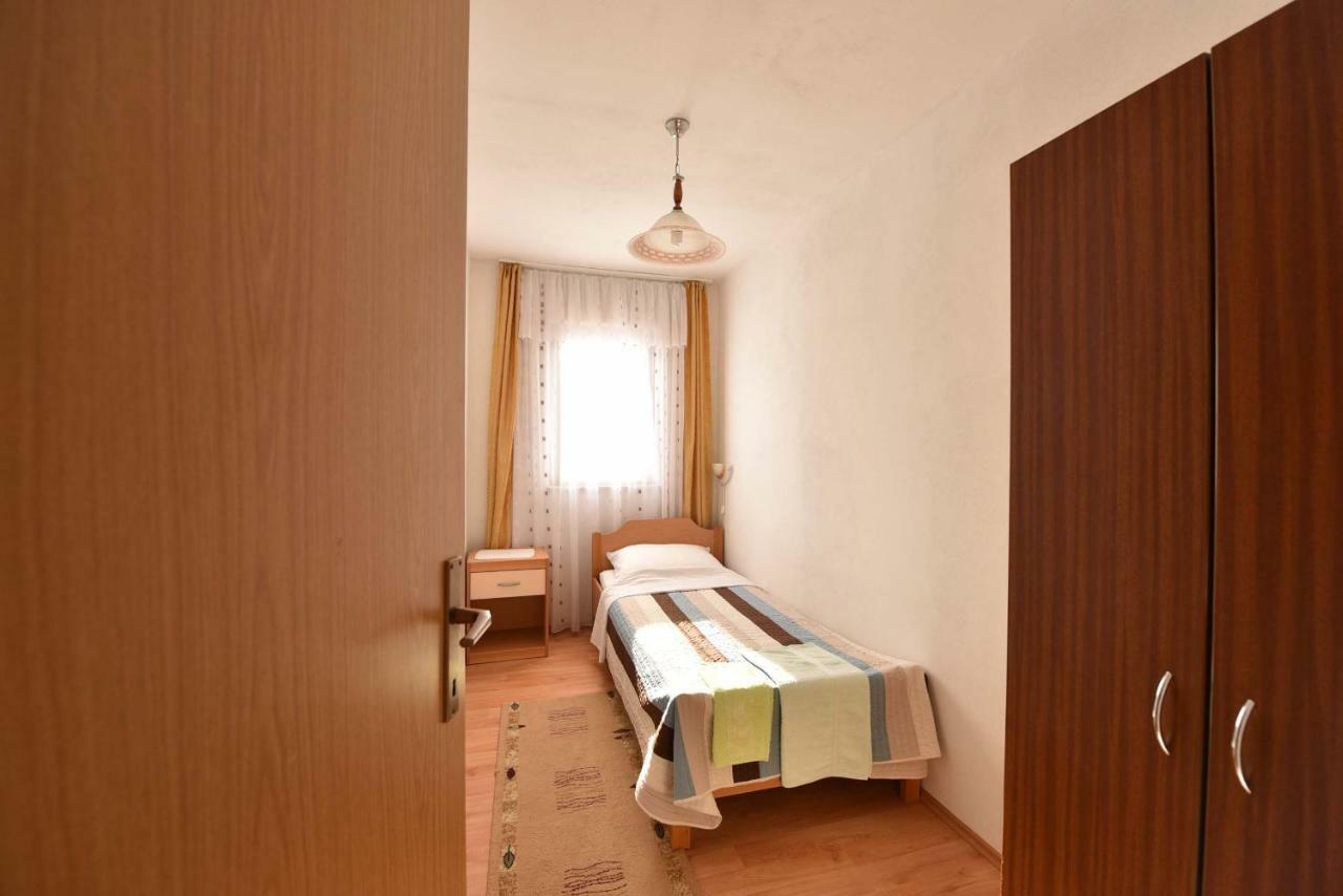 Apartmani Marko Gdinj Екстериор снимка