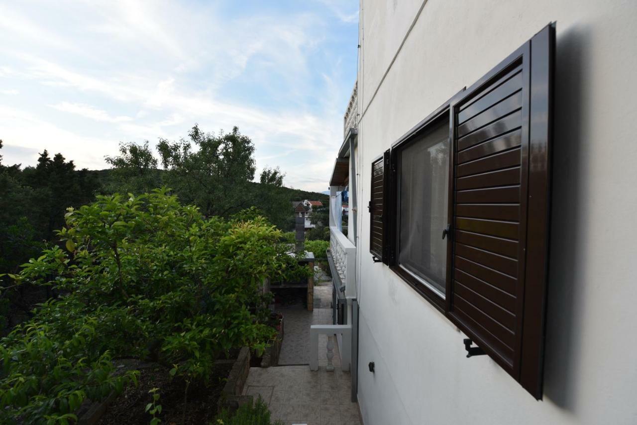 Apartmani Marko Gdinj Екстериор снимка